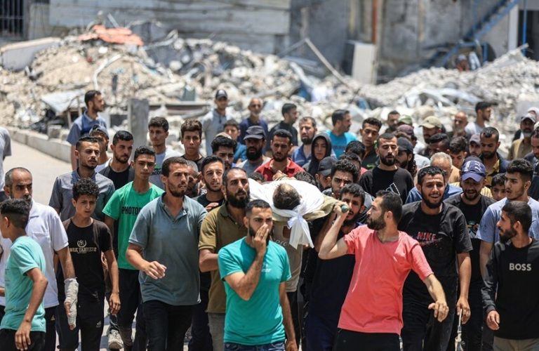 سقوط شهداء جراء إطلاق للنار خلال توزيع المساعدات بغزة.. واتهامات لمجموعة “أبو شباب”