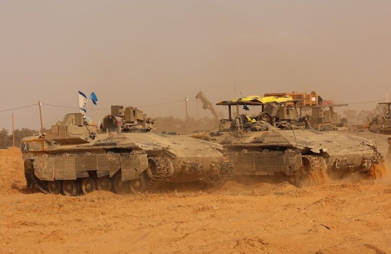 وزير دفاع الاحتلال يأمر الجيش بمنع قافلة “الصمود” من دخول قطاع غزة