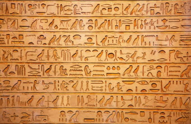 مصر تدشن أول خطوة لإحياء اللغة الهيروغليفية القديمة
