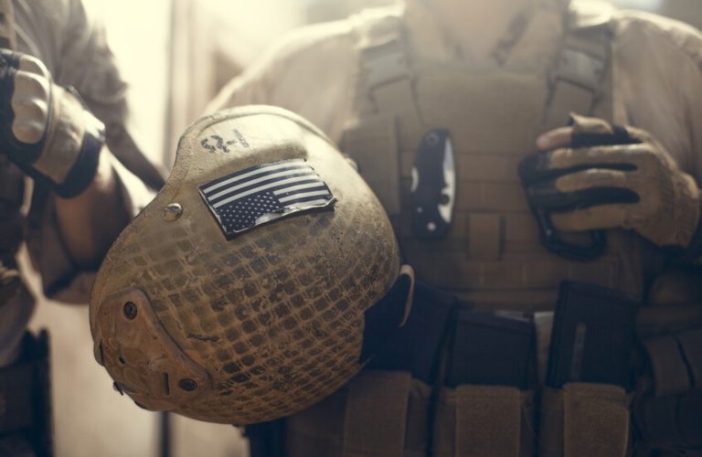 أمريكا تقلّص من وجود الموظفين غير الأساسيين في الشرق الأوسط