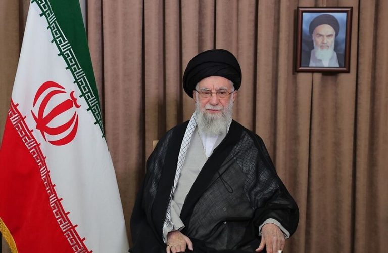 صحيفة أمريكية: المرشد الإيراني يخشى من اغتياله ويسمّي خلفاءه