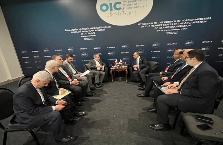 مصر وإيران يبحثان جهود المسار الدبلوماسي بشأن البرنامج النووي لطهران