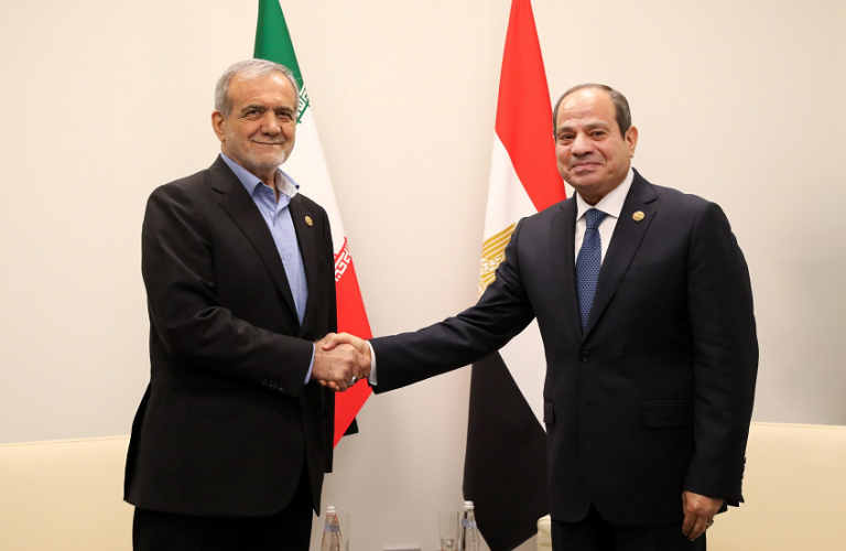 السيسي يؤكد لبزشكيان رفض مصر الكامل للتصعيد الإسرائيلي ضد إيران