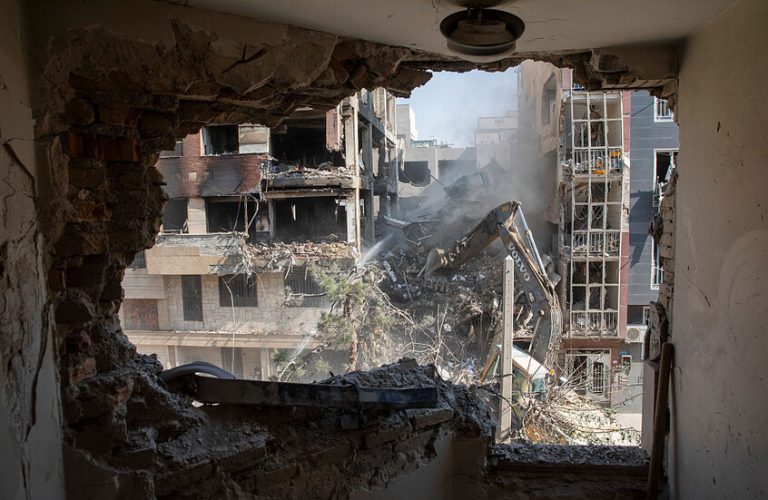 صحيفة أمريكية: إسرائيل تسعى لإنهاء الحرب مع إيران