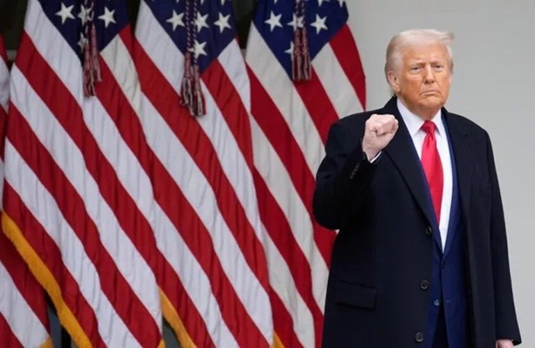 ترامب: الهجمات الإيرانية على قاعدة “العديد” في قطر كانت ضعيفة