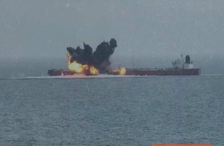 انفجار في ناقلة نفط قبالة السواحل الليبية