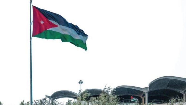 الأردن يعلن اعتراض صواريخ ومسيّرات داخل مجاله الجوي