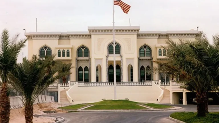 السفارة الأميركية في قطر توجه تحذيراً لرعاياها بالبقاء في أماكنهم حتى إشعار آخر