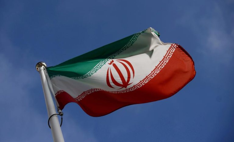 صحيفة: إيران لجأت إلى قطر وعُمان للتوسط مع “إسرائيل”