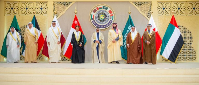 اتصالات مكثفة بين قادة الخليج بعد تصاعد التوتر الإقليمي