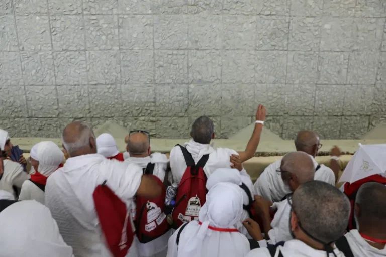 في مشهد مهيب.. الحجاج يرمون جمرة العقبة الكبرى في أول أيام عيد الأضحى