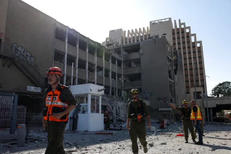 ارتفاع عدد المصابين في قصف حيفا إلى 30 شخصًا