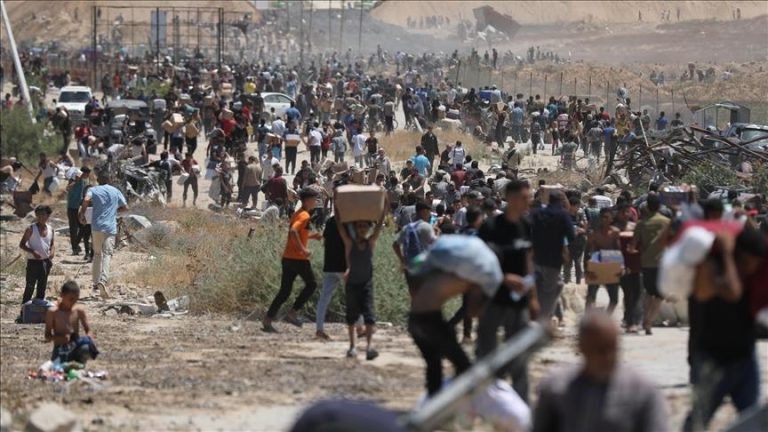 حكومة غزة: استعداد كامل لتأمين قوافل الإغاثة ودعوة للأمم المتحدة لاستئناف دورها الإنساني