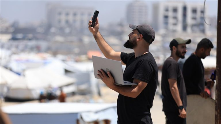 انقطاع الإنترنت والاتصالات الأرضية عن غزة وشمالها بفعل القصف الإسرائيلي
