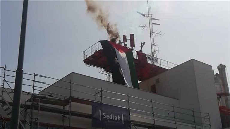 ناشطون يتضامنون مع فلسطين يقتحمون استوديو هيئة الإذاعة العامة النمساوية في تيرول