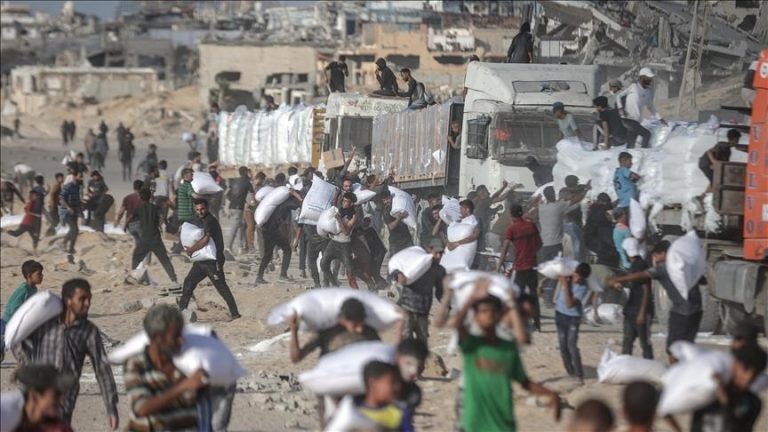 حماس: تقرير “هآرتس” يؤكد استغلال المساعدات لقتل الفلسطينيين