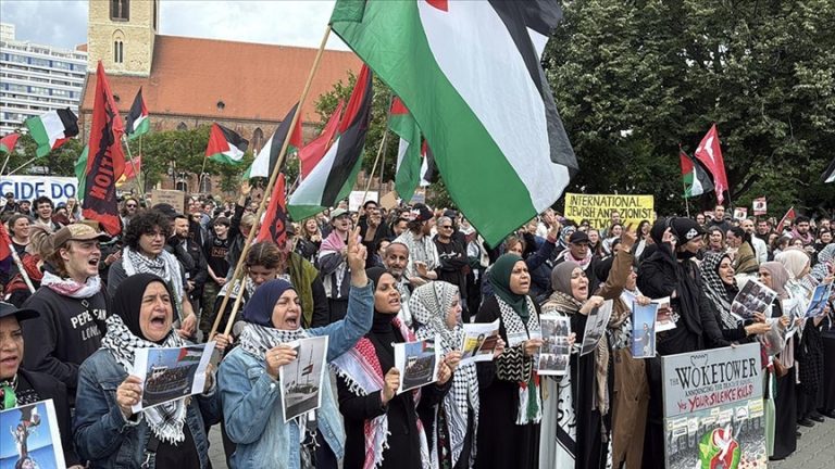 احتجاجات غاضبة في روما وميلانو تنديدًا باختطاف سفينة “مادلين”