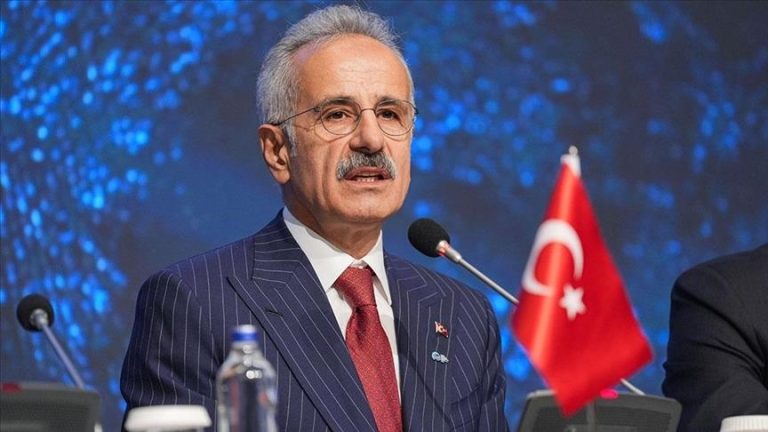 تركيا وسوريا توقعان مذكرة تفاهم جديدة لتعزيز النقل البري الدولي واستئناف حركة الشحن المباشر