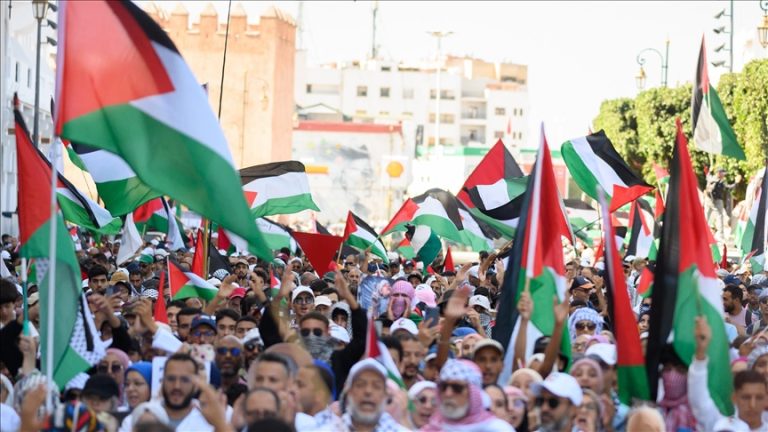 آلاف المغاربة يتظاهرون تضامنًا مع غزة ويطالبون بفك الحصار وإدخال المساعدات الإنسانية