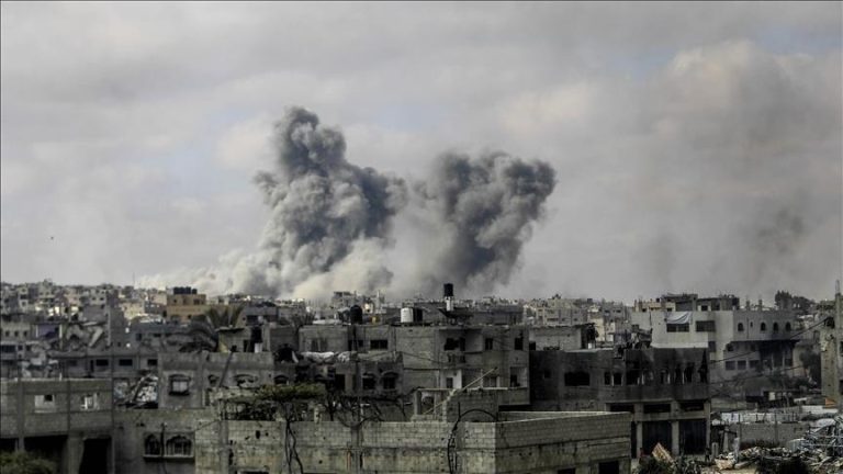 استشهاد 12 فلسطينياً جراء غارات إسرائيلية على قطاع غزة فجر اليوم