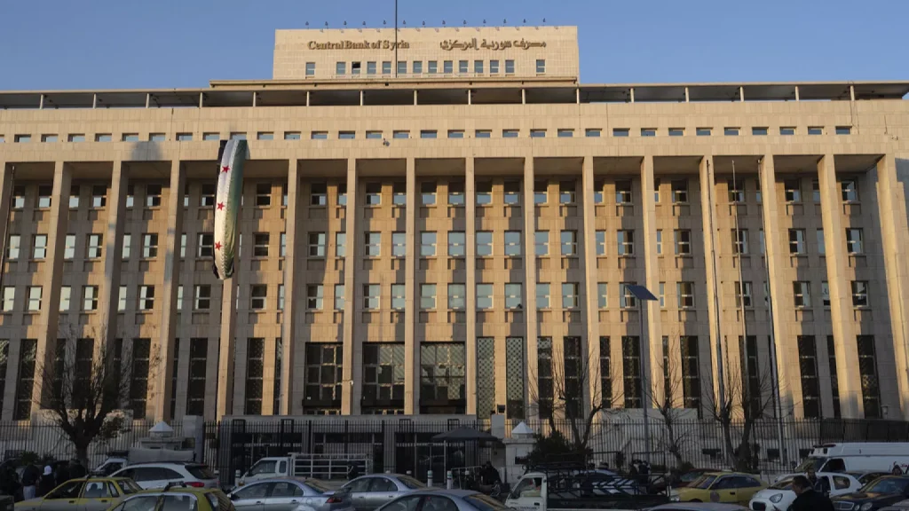 تحويل دولي عبر سويفت يكسر عزلة سوريا ويفضح إرث النظام المدمر
