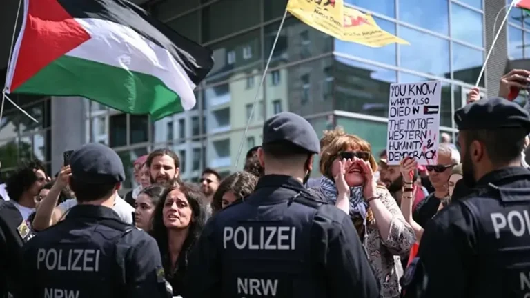 ميدل إيست آي: فصل أم فلسطينية عن طفلها الرضيع في ألمانيا بسبب دعمها لغزة وتحويل التضامن إلى “تهديد أمني”