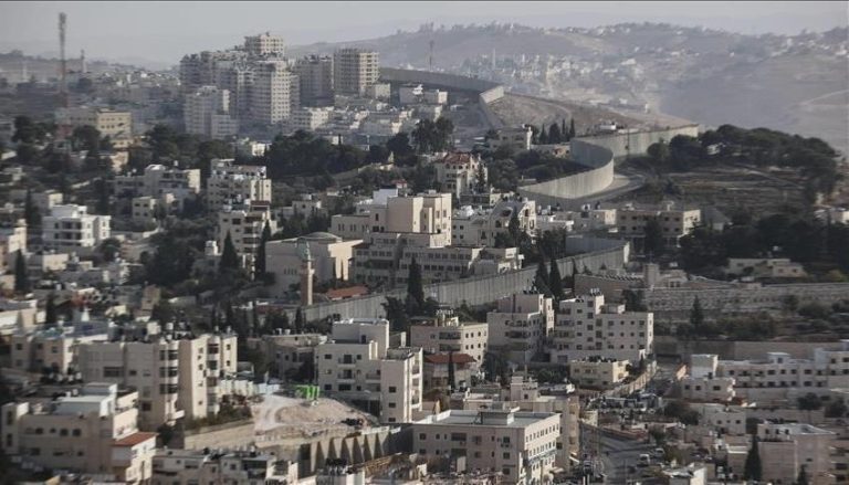 مستوطنون إسرائيليون يشرعون بإقامة بؤرة استيطانية جديدة في الأغوار الشمالية وسط تصاعد الانتهاكات ضد الفلسطينيين