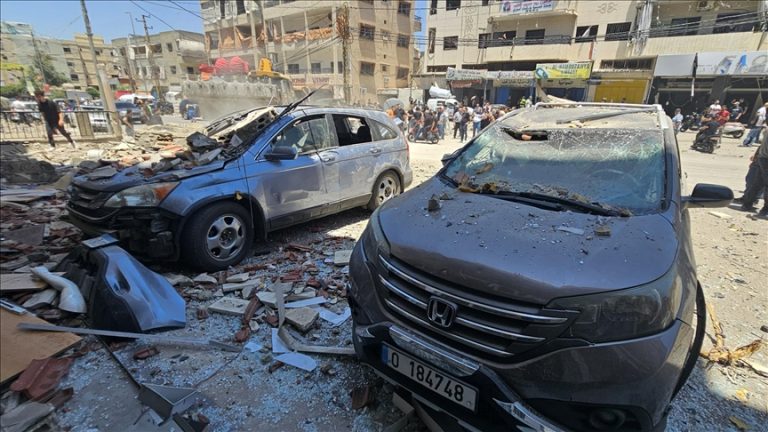 استهداف سيارة بواسطة مسيرة في بلدة كونين جنوب لبنان وسط استمرار الخروقات الإسرائيلية
