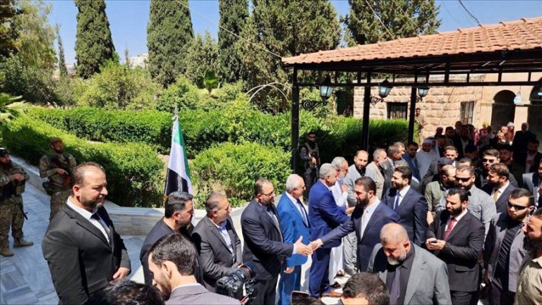 وصول الرئيس أحمد الشرع إلى درعا للمرة الأولى منذ الإطاحة بنظام الأسد