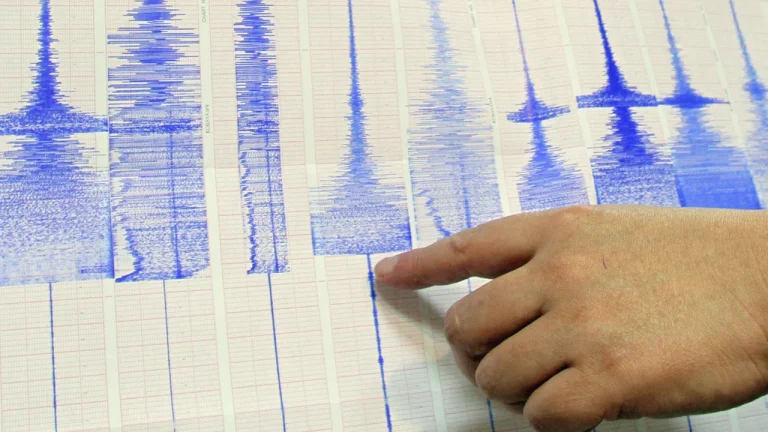 زلزال بقوة 8 درجات يضرب شبه جزيرة كامشاتكا شرقي روسيا وتوقعات بحدوث تسونامي