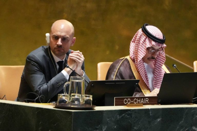 السعودية وفرنسا تؤكدان في مؤتمر أممي: لا بديل عن حل الدولتين لإنهاء النزاع الفلسطيني–الإسرائيلي