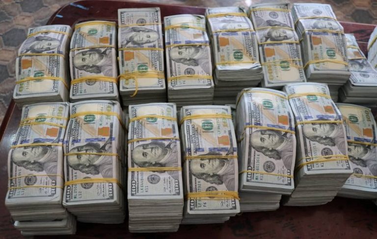 13.5 مليار ريال فساد مالي ضخم ينهب مأرب ويهدر مستقبلها بالكامل
