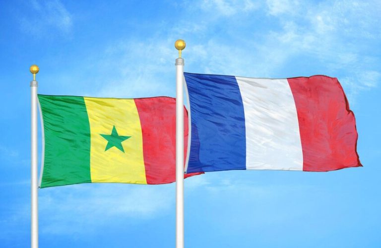 فرنسا تسحب قواتها العسكرية من قاعدة في  السنغال