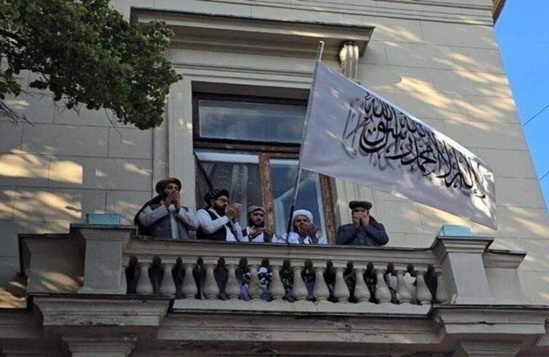 روسيا تعترف رسميا بحكومة طالبان في أفغانستان