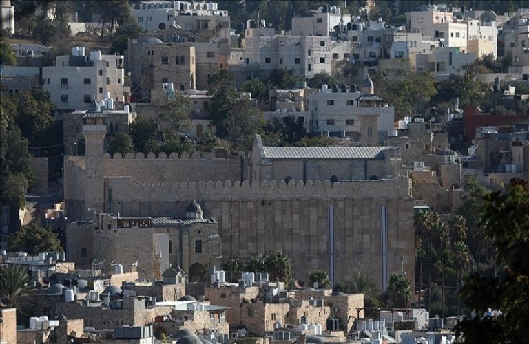 إسرائيل تقرر سحب كافة الصلاحيات المتعلقة بالحرم الإبراهيمي من بلدية الخليل