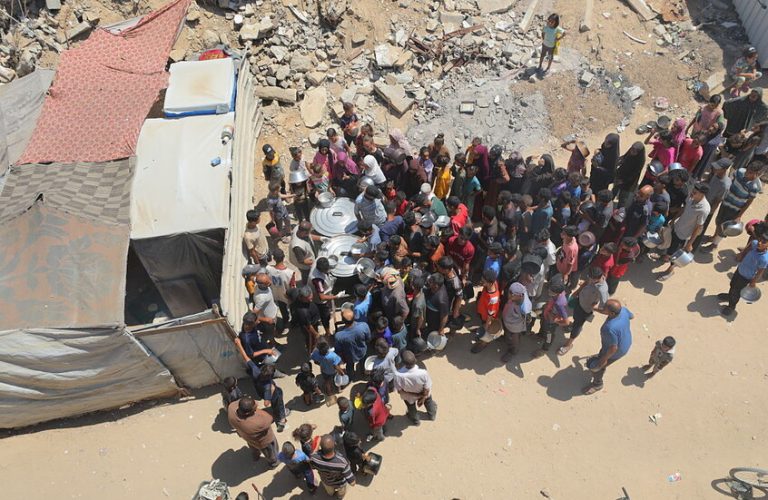 الاحتلال يرتكب مجزرة في مراكز توزيع المساعدات بغزة