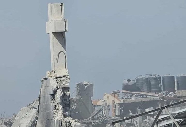 حماس: قصف “كنيسة العائلة المقدسة” جريمة بحق دور العبادة واستمرار لسياسة الإبادة الشاملة في غزة