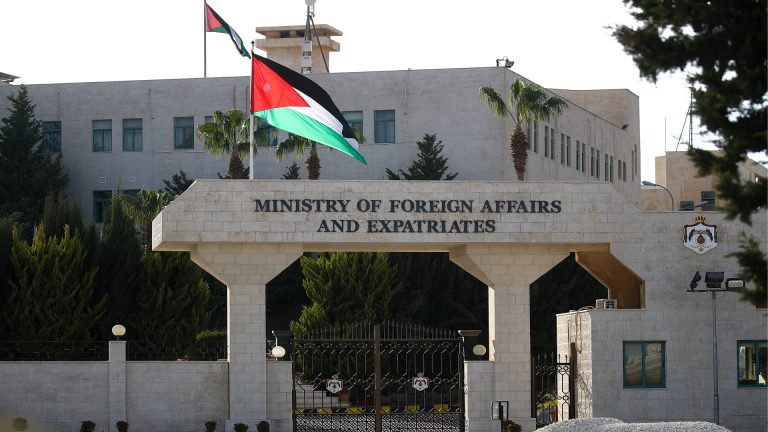 الأردن يدين تصويت “الكنيست” على السيادة الإسرائيلية في الضفة الغربية: انتهاك صارخ وتقويض لحل الدولتين