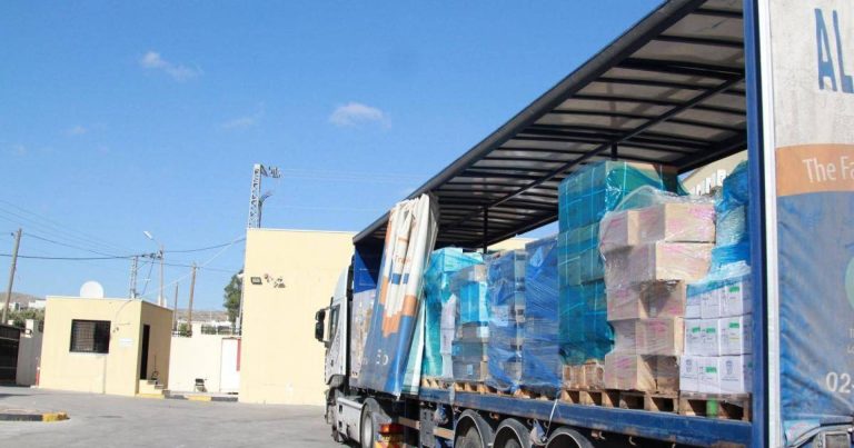 ثلاث شاحنات أدوية تدخل غزة عبر تنسيق أممي والصحة تحذر من تعطيل وصولها للمستشفيات