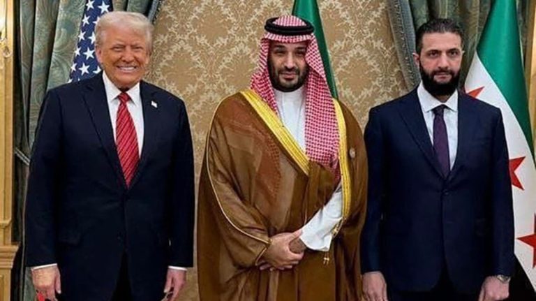 مركز حريات للدراسات يرحب بالقرار الأمريكي بشأن رفع العقوبات عن سوريا.. ويشيد بالدور السعودي التركي القطري