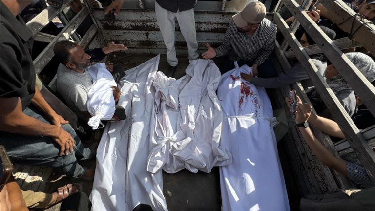 13 شهيدًا فلسطينيًا بينهم أطفال في غارات إسرائيلية استهدفت نازحين بقطاع غزة