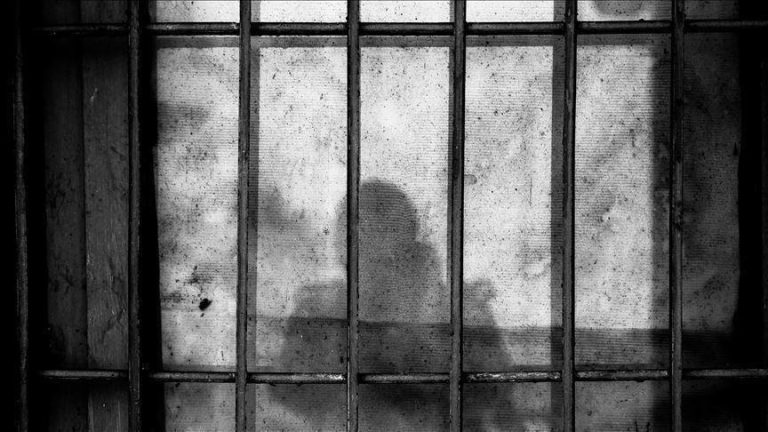 حماس تحذر من “أوضاع كارثية” في سجون الاحتلال بعد وفاة الأسير صايل أبو نصر