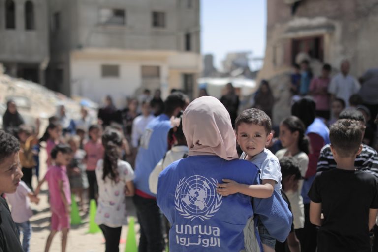 المؤتمر الشعبي لفلسطينيي الخارج يدعو إلى استثناء “الأونروا” من تخفيضات الأمم المتحدة ويحذر من كارثة إنسانية