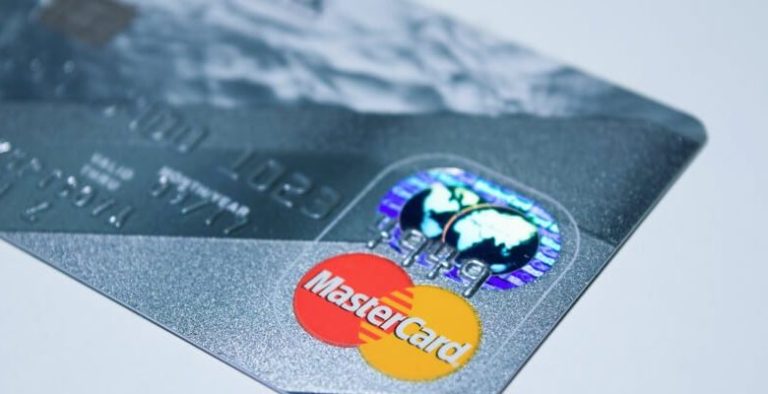 إطلاق خدمة مبتكرة لتعزيز أمان بطاقات البنوك في الشرق الأوسط وأفريقيا