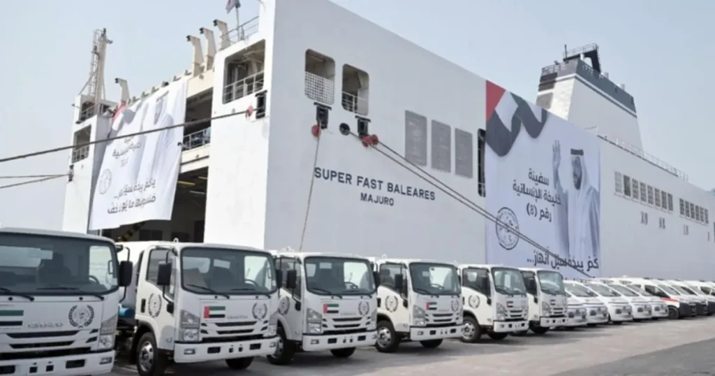 الإمارات ترسل أضخم شحنة مساعدات إنسانية بحرًا إلى قطاع غزة