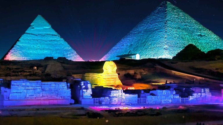 تمويل 963 مليون جنيه لتحديث عروض الصوت والضوء بالأهرامات ضمن رؤية 2030