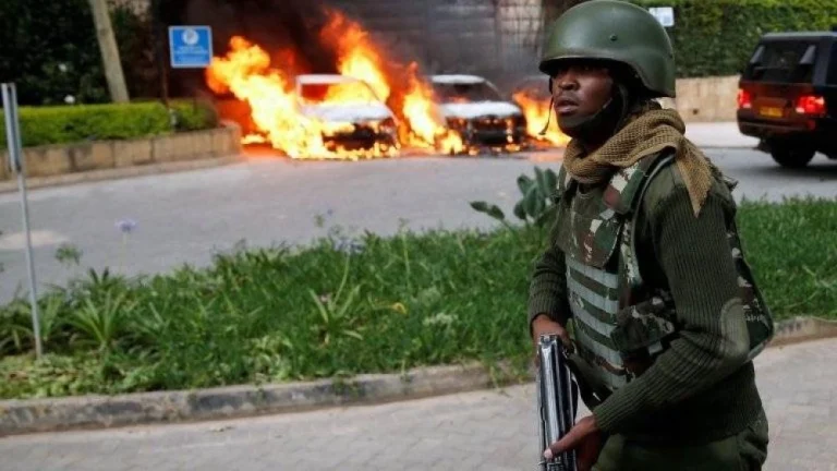 عصابة مسلحة تقتحم لجنة حقوقية بكينيا وتفجر رعبًا قبل احتجاجات سابا