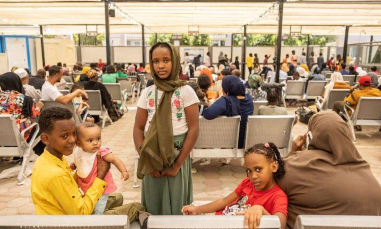 قيود التأشيرة والأمن تهدد تعليم مئات آلاف اللاجئين السودانيين بمصر