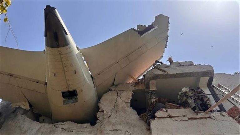 كارثة وقود الطائرة الهندية قطع فجأة وموت 260 بسبب خطأ غامض