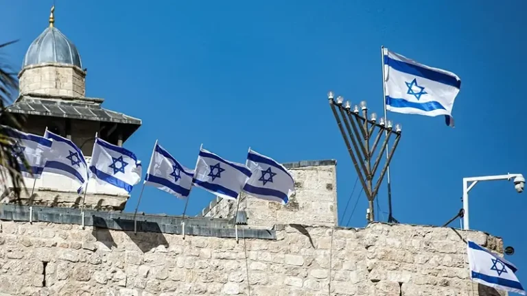 مِيدِل إِيست إِي : تقرير إسرائيلي يكشف عن خطة لتجريد بلدية الخليل من إدارة الحرم الإبراهيمي